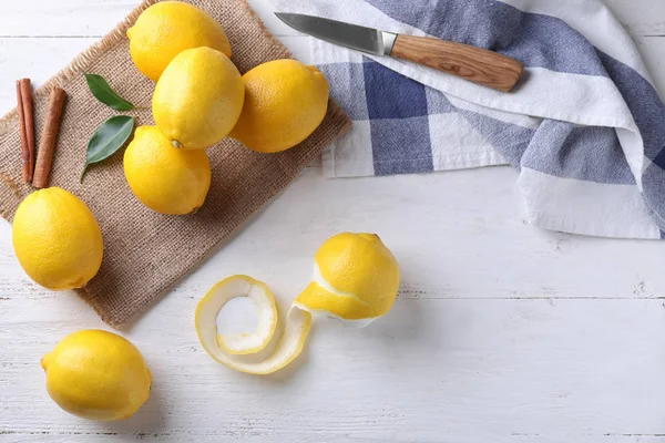 Ripe Lemons White Wooden Background — Stock Photo, Image