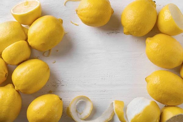 Marco Hecho Limones Maduros Sobre Fondo Madera Blanca —  Fotos de Stock