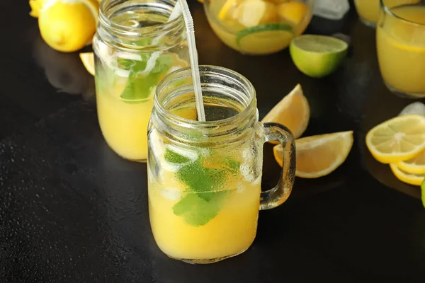 Mason Jars Fresh Lemon Juice Dark Table — Stock Photo, Image