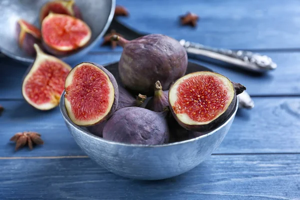 Bowl Fresh Ripe Figs Color Wooden Table — Stock Photo, Image