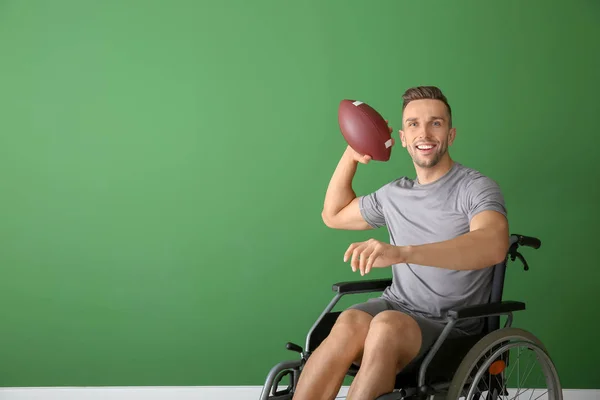 Junger Mann Mit Rugbyball Rollstuhl Gegen Wand — Stockfoto