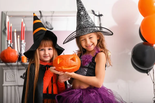 Niñas Lindas Disfraces Halloween Con Jack Linterna Casa —  Fotos de Stock