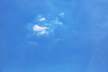 Güzel mavi gökyüzü görünümü