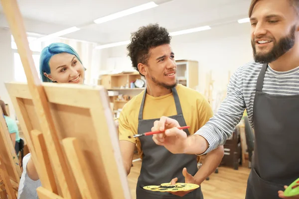 Kunststudenten Malen Werkstatt — Stockfoto