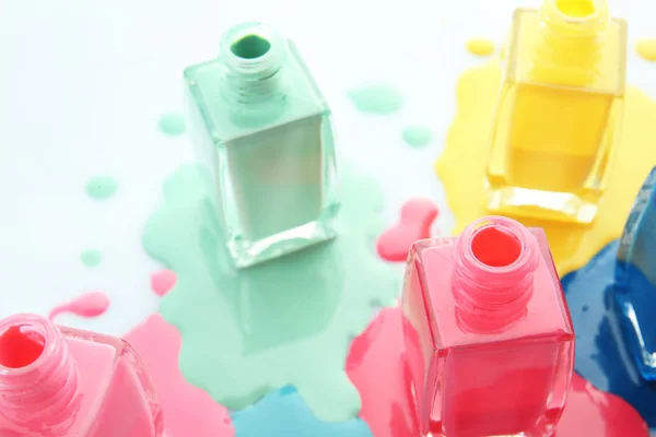 Bouteilles Ouvertes Vernis Ongles Sur Fond Blanc — Photo