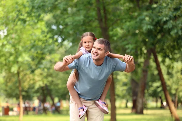 Happy Father Daughter Green Park — Stock Photo, Image