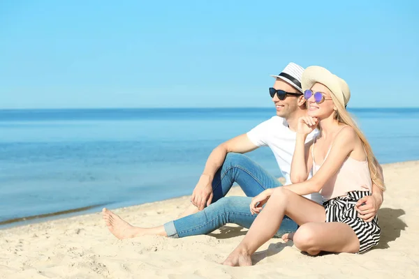 Happy Young Couple Sea Summer Day — Stock Photo, Image