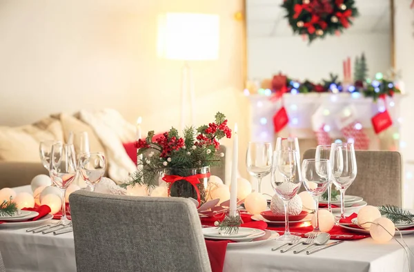 Mesa Servida Para Cena Navidad Salón — Foto de Stock