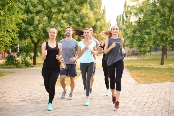 Grupo Deportistas Corriendo Aire Libre — Foto de Stock