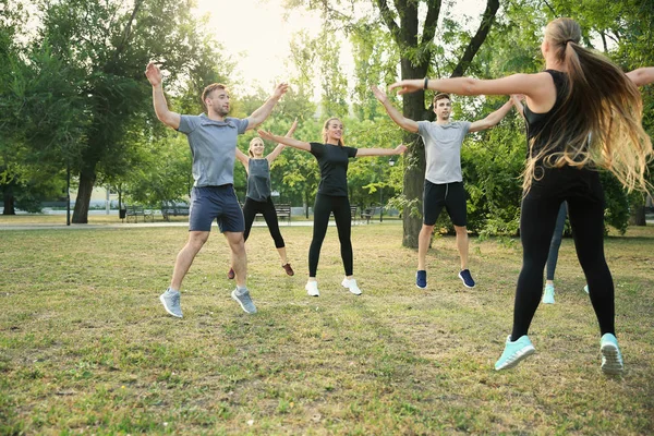 Group Sporty People Training Park — Stock Photo, Image