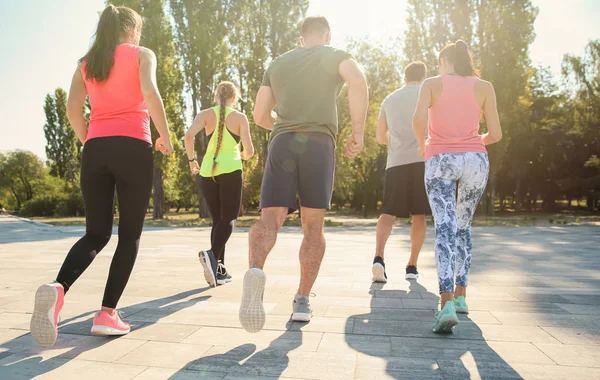 Groep Voor Sportieve Mensen Lopen Buiten — Stockfoto