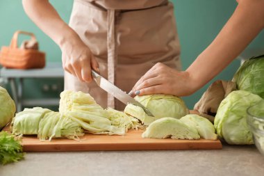 Kadın kesme taze lahana, portre