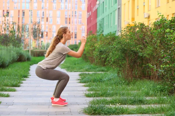 Deportiva Joven Entrenando Aire Libre — Foto de Stock