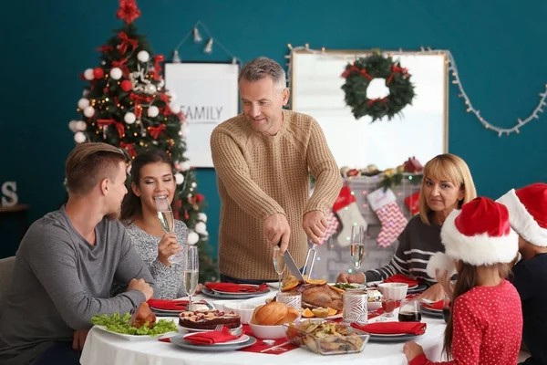 Feliz Familia Teniendo Cena Navidad Casa — Foto de Stock