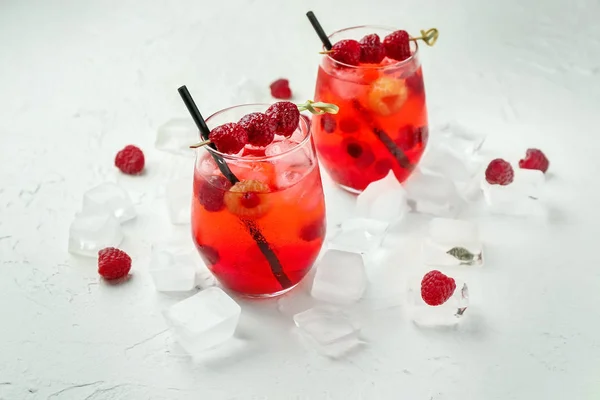 Fresh Summer Cocktail Glasses Light Table — Stock Photo, Image