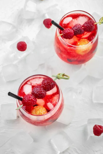 Fresh Summer Cocktail Glasses Light Table — Stock Photo, Image