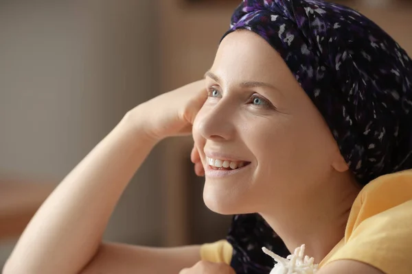 Mulher Feliz Após Quimioterapia Casa — Fotografia de Stock