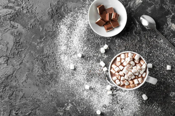 Copo Cacau Delicioso Com Marshmallows Chocolate Mesa Grunge — Fotografia de Stock