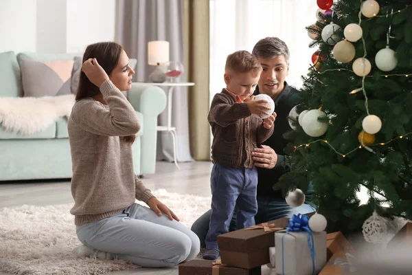 Family Decorating Beautiful Christmas Tree Room — Stock Photo, Image