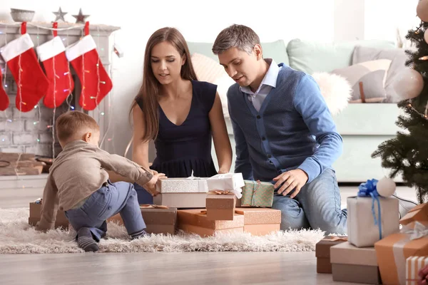 Happy Family Christmas Gifts Home — Stock Photo, Image