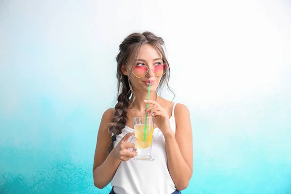Young Woman Glass Fresh Lemonade Color Background — Stock Photo, Image