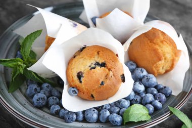 Lezzetli blueberry muffins tepsi