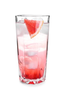 Greyfurt limonata beyaz arka plan üzerinde serinletici cam