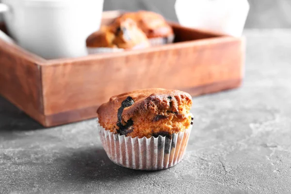 Lezzetli Blueberry Muffin Gri Masada — Stok fotoğraf