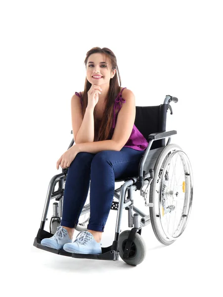 坐在白色背景的轮椅的年轻妇女 — 图库照片