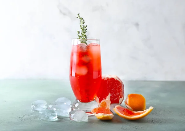 Szklankę Orzeźwiający Grejpfrut Lemoniady Stole — Zdjęcie stockowe