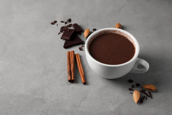 Copa Chocolate Caliente Sobre Mesa Gris — Foto de Stock