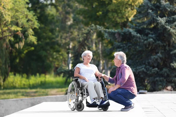 Senior Woman Wheelchair Her Husband Outdoors — Stock Photo, Image