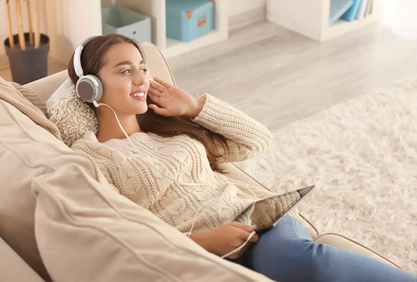 Beautiful Young Woman Listening Music Home — Stock Photo, Image