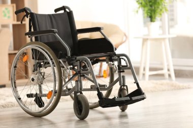 Boş modern tekerlekli sandalyede oturma odası