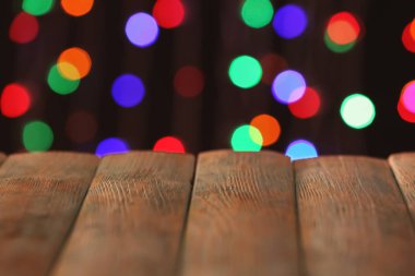 Parlayan ışıklar ile ahşap tablo görünümünü portre