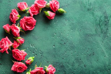 Renk tablosu üzerinde güzel çiçek açan çiçekler