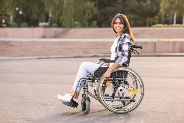 Feliz Joven Silla Ruedas Aire Libre — Foto de Stock