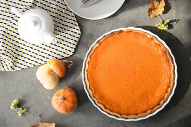 Tablo, üstten görünüm lezzetli kabak pasta ile kompozisyon