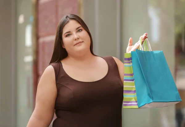 Mulher Com Excesso Peso Com Sacos Compras Perto Loja Roupas — Fotografia de Stock