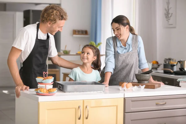 Feliz Familia Cocinar Juntos Cocina —  Fotos de Stock