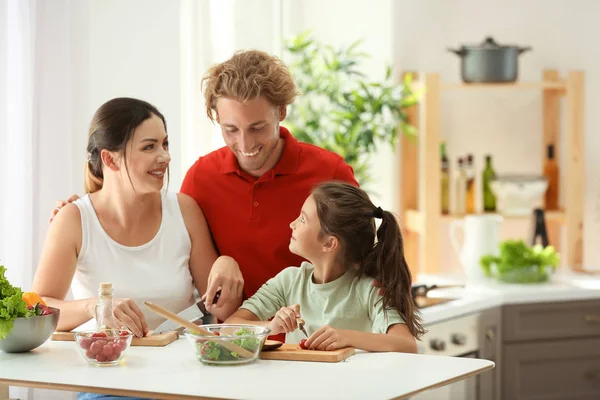 Gelukkig Familie Koken Samen Keuken — Stockfoto