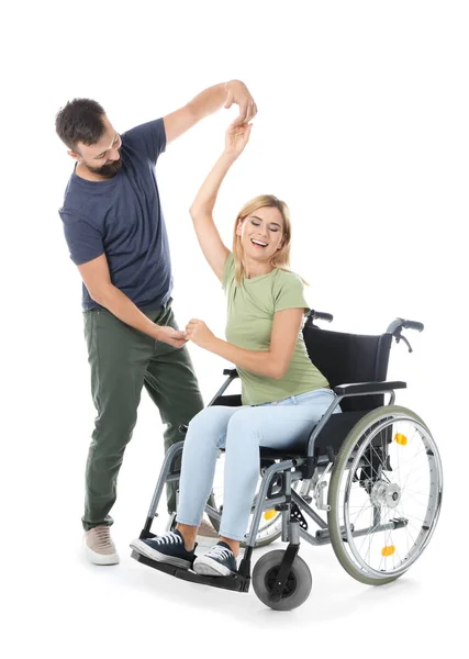 Mulher Bonita Cadeira Rodas Com Homem Dançando Fundo Branco — Fotografia de Stock