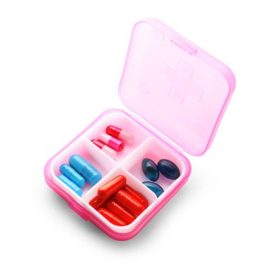 Beyaz arka plan üzerinde farklı haplarla Plastik Konteyner