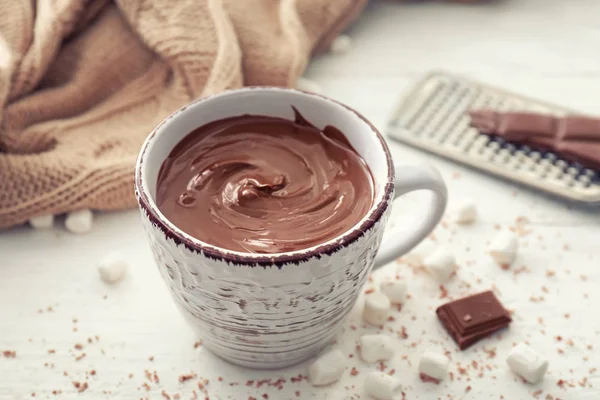 Csésze Forró Csokoládét Fény Asztal — Stock Fotó