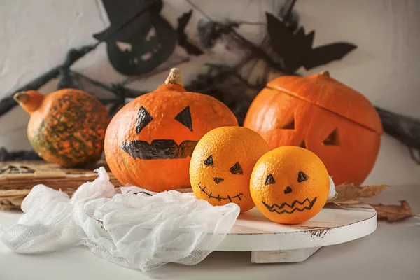 Creative Oranges Pumpkins Prepared Halloween Party Wooden Board — Stock Photo, Image