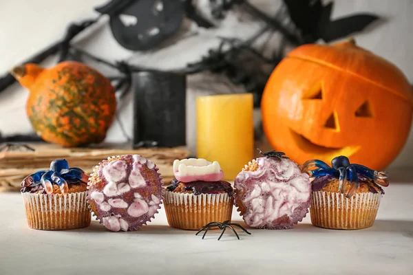 Creative Cupcakes Prepared Halloween Party Light Table — Stock Photo, Image