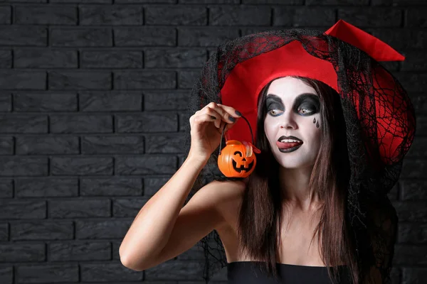 Gyönyörű Öltözött Boszorkány Halloween Sötét Háttér — Stock Fotó