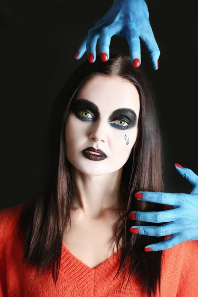 Manos Monstruo Tocando Mujer Joven Con Maquillaje Halloween Sobre Fondo — Foto de Stock