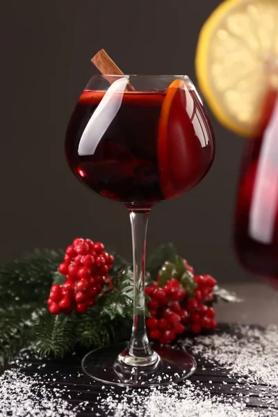 Glass Delicious Mulled Wine Wooden Board — Stock Photo, Image