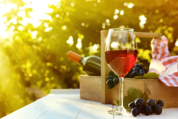 Glass Red Wine White Table Vineyard — Stock Photo, Image